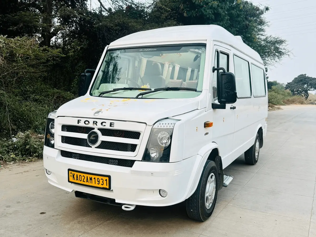 7 Seater Luxury Tempo Traveller